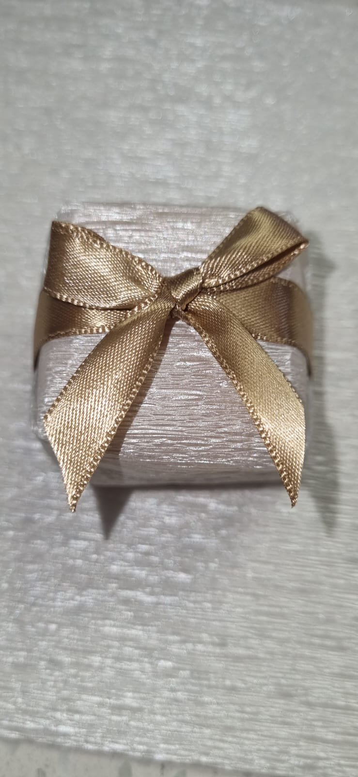 Embalagem individual de bem-casado com laço dourado - ViVa Confeitaria SP